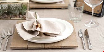 چیدمان میز پذیرایی